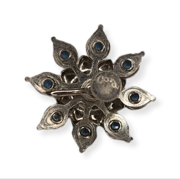 Coro Blue & Silver Flower Screw Back Earrings - Picture 4 of 6